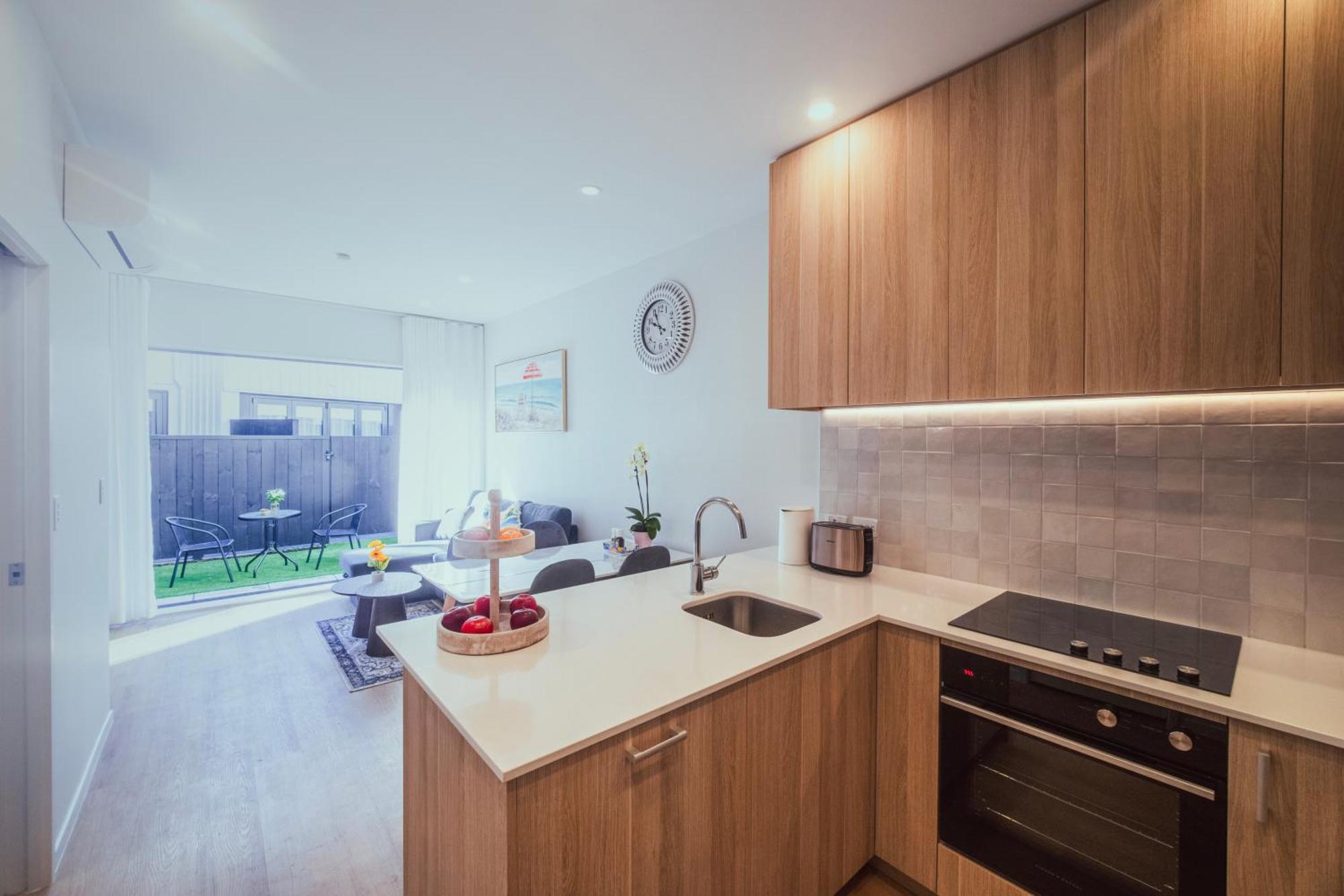 Modern Townhouse Close To City With Full Kitchen - Ellerslie โอ๊คแลนด์ ภายนอก รูปภาพ